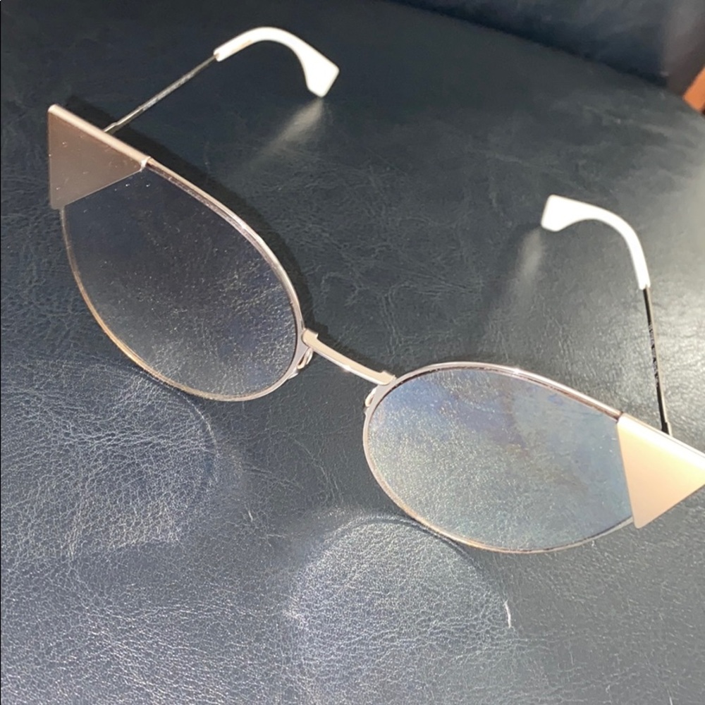 Cat eye Fendi shades